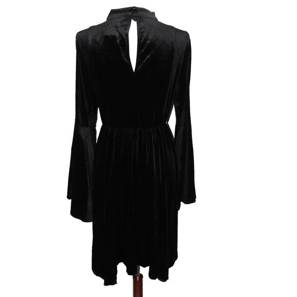 Torrid Black Stretch Velvet Flare Sleeve Lace Up Witchy Goth Midi Dress Plus 1X - Picture 3 of 10